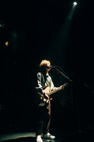 スズキユウスケ（Vo, G）（撮影：横山マサト）