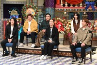 左から粗品（霜降り明星）、ビスケットブラザーズ、滝沢カレン、菅井友香、阿部一二三、(c)日本テレビ