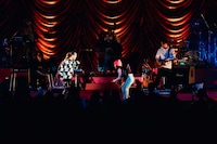 「L'ULTIMO BACIO Anno 22 Awich Birthday Premium Live 2022」の様子。（撮影：YUKIKAZE）