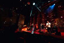 「L'ULTIMO BACIO Anno 22 Awich Birthday Premium Live 2022」の様子。（撮影：YUKIKAZE）