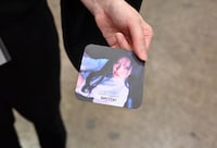 コラボドリンク、フードはランダムのコースター付き。土岐のもとにはファサがやってきた。