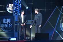 左から八木勇征（FANTASTICS from EXILE TRIBE）、萩原利久。