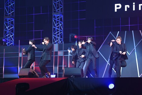 7ORDERのパフォーマンスの様子。