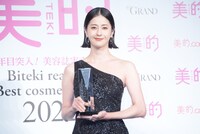 40代～50代をターゲットにした美容誌「美的GRAND」が贈る「2022 美的GRAND ベストビューティウーマン」に選出された松本若菜。