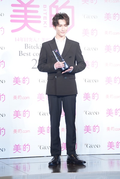 「美的 ベストビューティマン」に選ばれた渡辺翔太（Snow Man）。