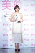 「2022 美的 ベストビューティウーマン」に選ばれた綾瀬はるか。