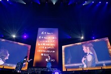 「友情ラブレター」を歌う小林歌穂（左）と中山莉子（右）。