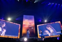 「友情ラブレター」を歌う小林歌穂（左）と中山莉子（右）。