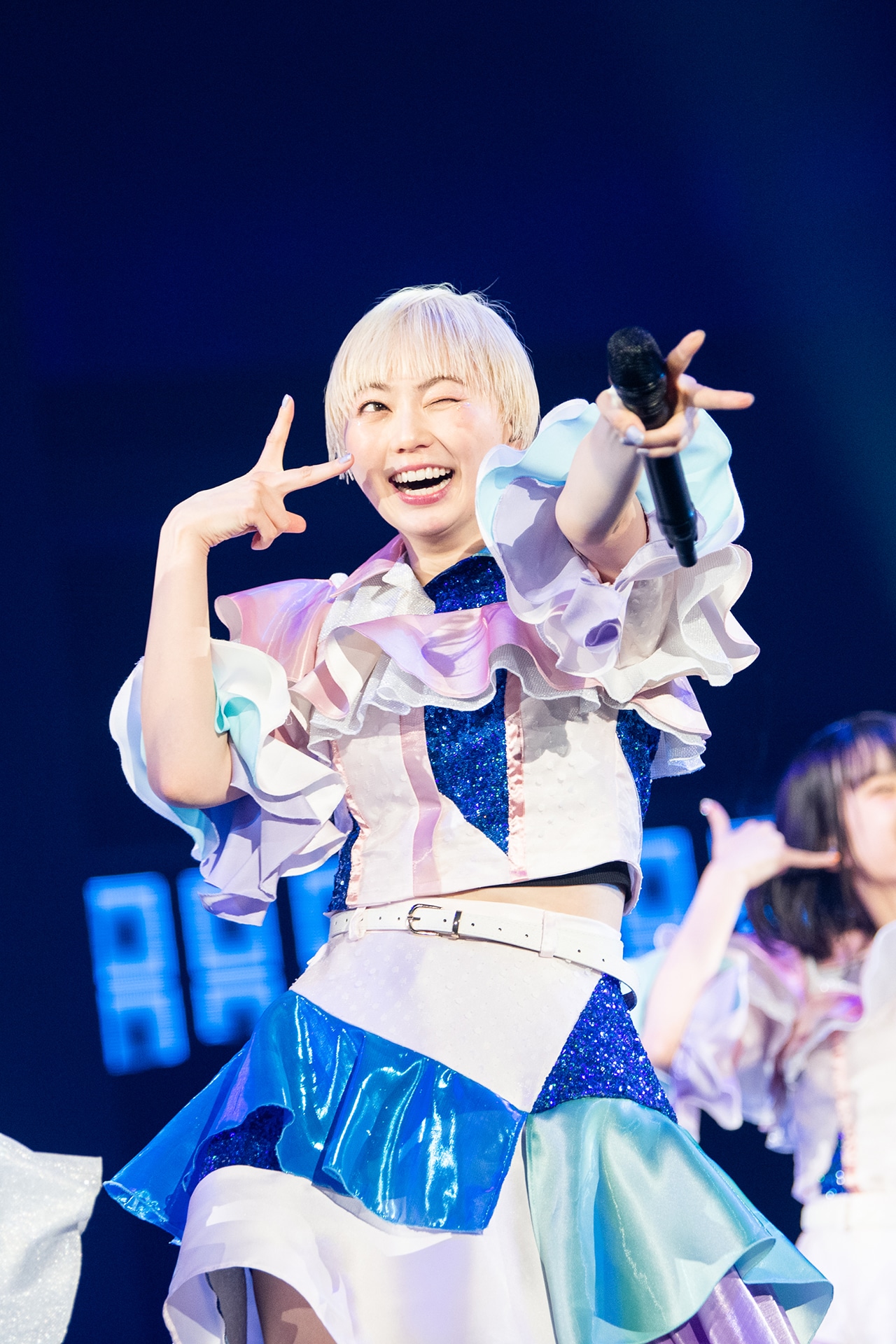 安本彩花