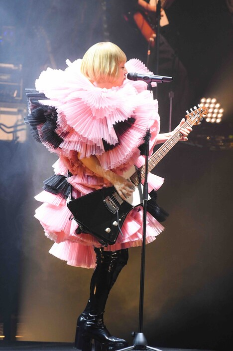 「YUKI concert tour “SOUNDS OF TWENTY” 2022」日本武道館公演の様子。