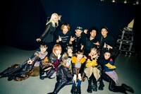 BiSHとバンドメンバー。（Photo by sotobayashi kenta）