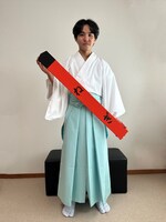 1日禰宜（ねぎ）に就任したねぎ（Novelbright）。