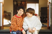 「すきすきワンワン!」に出演するKing & Prince・岸優太(左)、美 少年・浮所飛貴(右)。(c)NTV・J Storm