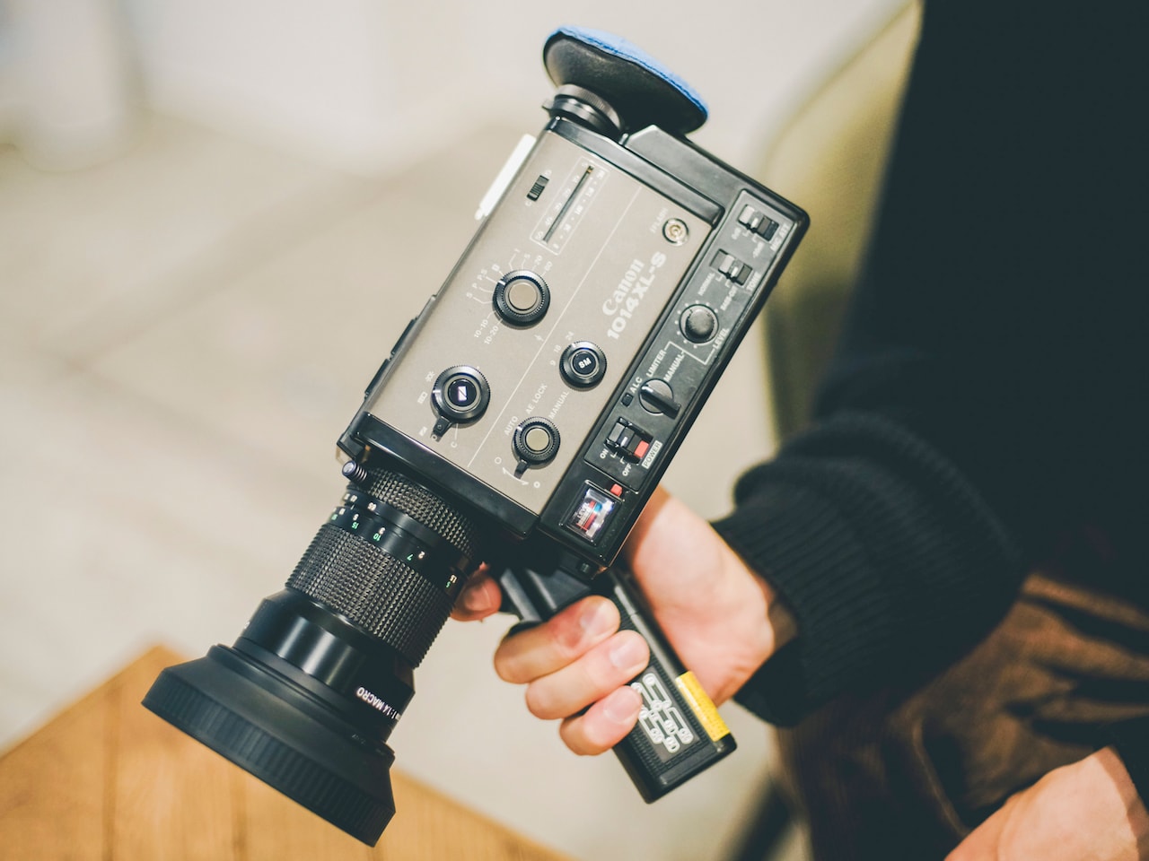 8mmフィルムカメラ。このカメラでは家入レオ｢かわいい人｣MVの一部シーンや、TENDRE「FLOWER」のMVを撮影。