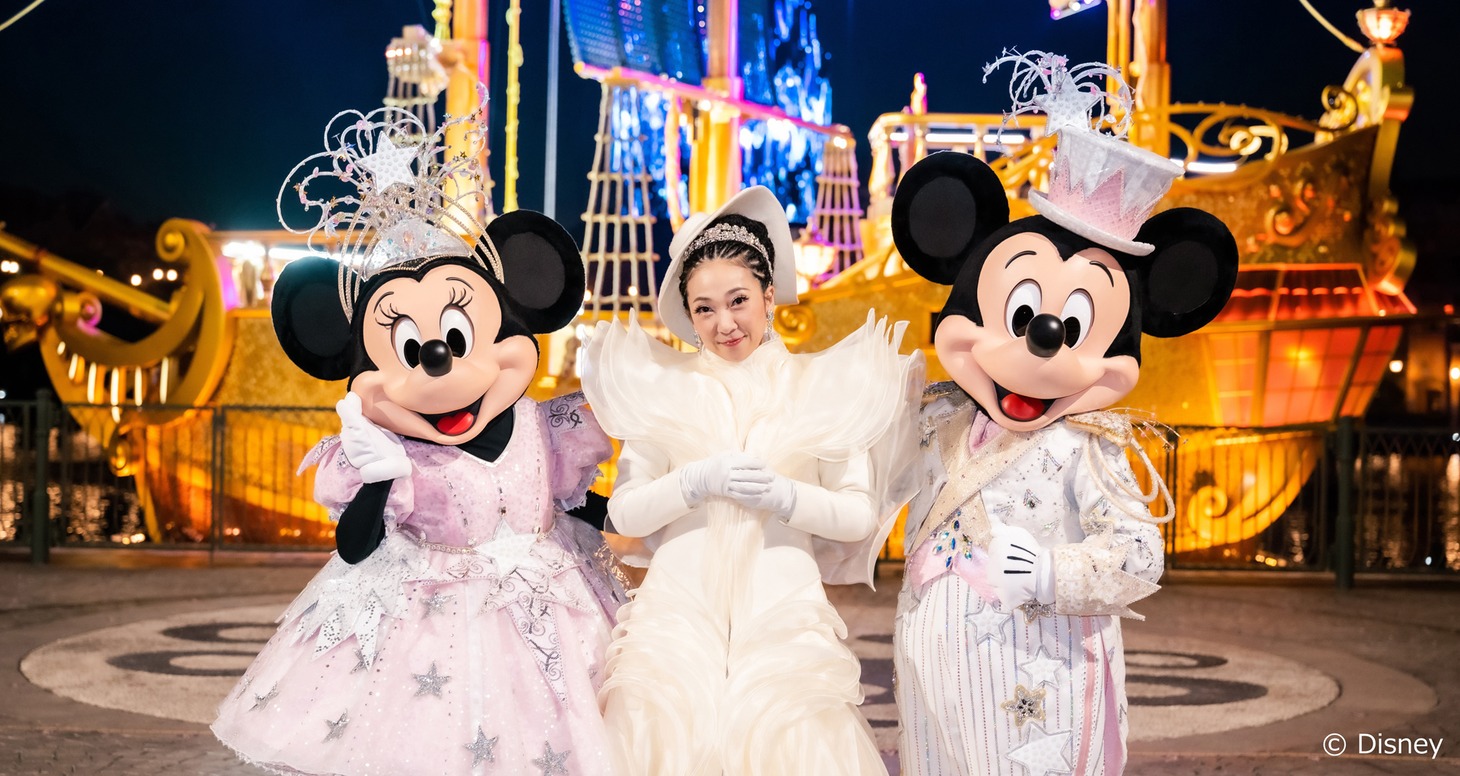 左からミニーマウス、MISIA、ミッキーマウス。（写真提供：NHK）