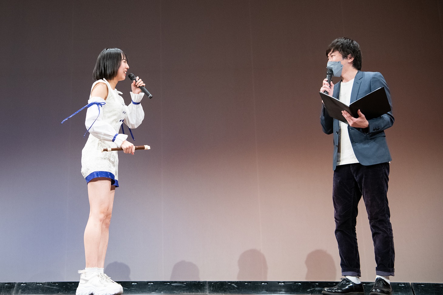 左から鍛治島彩（アップアップガールズ（２））、村上純（しずる）。