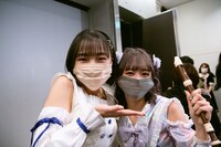 左から鍛治島彩（アップアップガールズ（２））、仲川瑠夏（FRUITS ZIPPER）。