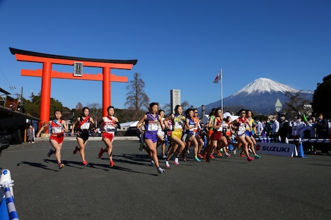 「2021富士山女子駅伝」スタートの様子。 (c)フジテレビ