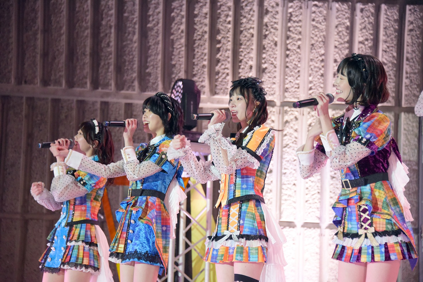 「虹のコンキスタドール ONE-MAN LIVE『愛の三角関数おしえてよ♡ in 日比谷野外音楽堂』」の様子。