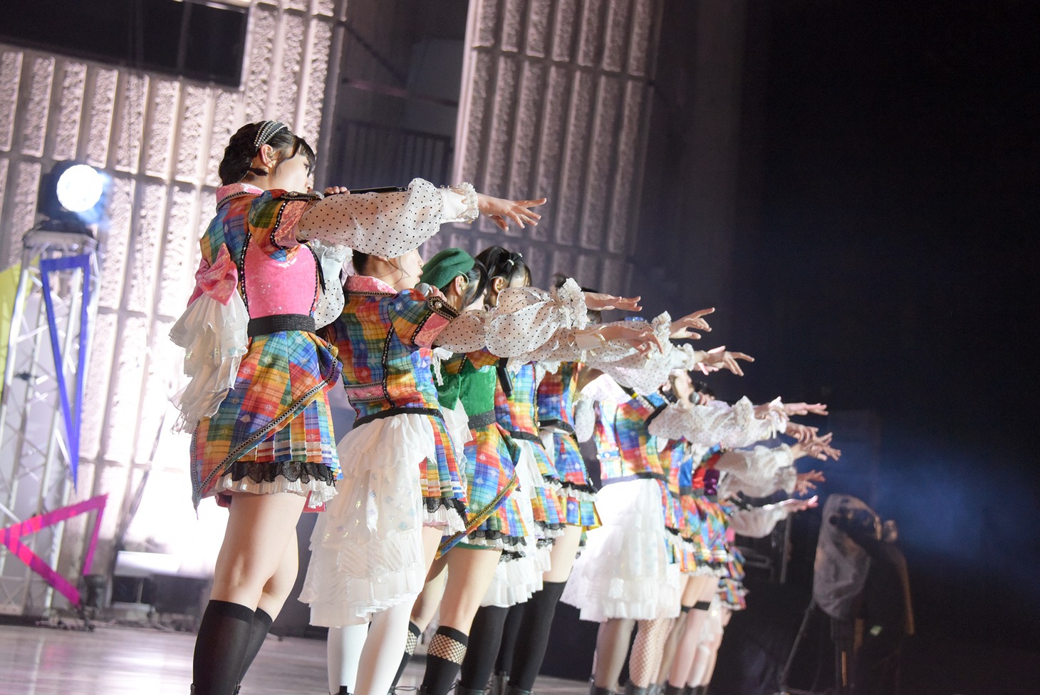 「虹のコンキスタドール ONE-MAN LIVE『愛の三角関数おしえてよ♡ in 日比谷野外音楽堂』」の様子。