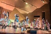 「虹のコンキスタドール ONE-MAN LIVE『愛の三角関数おしえてよ♡ in 日比谷野外音楽堂』」の様子。