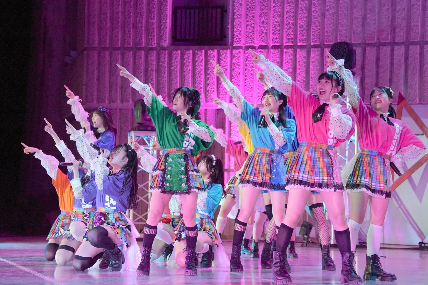 「虹のコンキスタドール ONE-MAN LIVE『愛の三角関数おしえてよ♡ in 日比谷野外音楽堂』」の様子。