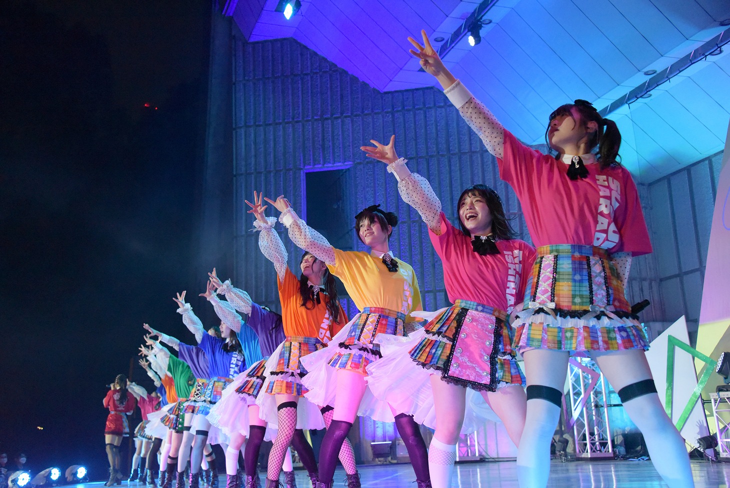 「虹のコンキスタドール ONE-MAN LIVE『愛の三角関数おしえてよ♡ in 日比谷野外音楽堂』」の様子。