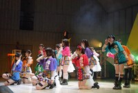 「虹のコンキスタドール ONE-MAN LIVE『愛の三角関数おしえてよ♡ in 日比谷野外音楽堂』」の様子。