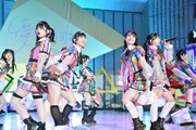 「虹のコンキスタドール ONE-MAN LIVE『愛の三角関数おしえてよ♡ in 日比谷野外音楽堂』」の様子。