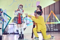 FISHBOYからの「I'm a perfect human」の無茶振りに応える中村朱里。