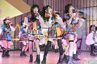 「虹のコンキスタドール ONE-MAN LIVE『愛の三角関数おしえてよ♡ in 日比谷野外音楽堂』」の様子。