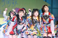 「虹のコンキスタドール ONE-MAN LIVE『愛の三角関数おしえてよ♡ in 日比谷野外音楽堂』」の様子。