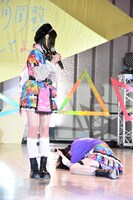 川端優（左）と、彼女の“推しメン”である鶴見萌（右）。