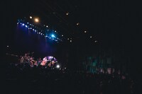 スカート「eleven matchboxes, ninety-six cigarettes」の様子。（撮影：廣田達也）