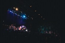 スカート「eleven matchboxes, ninety-six cigarettes」の様子。（撮影：廣田達也）