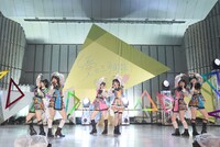 「虹のコンキスタドール ONE-MAN LIVE『愛の三角関数おしえてよ♡ in 日比谷野外音楽堂』」の様子。