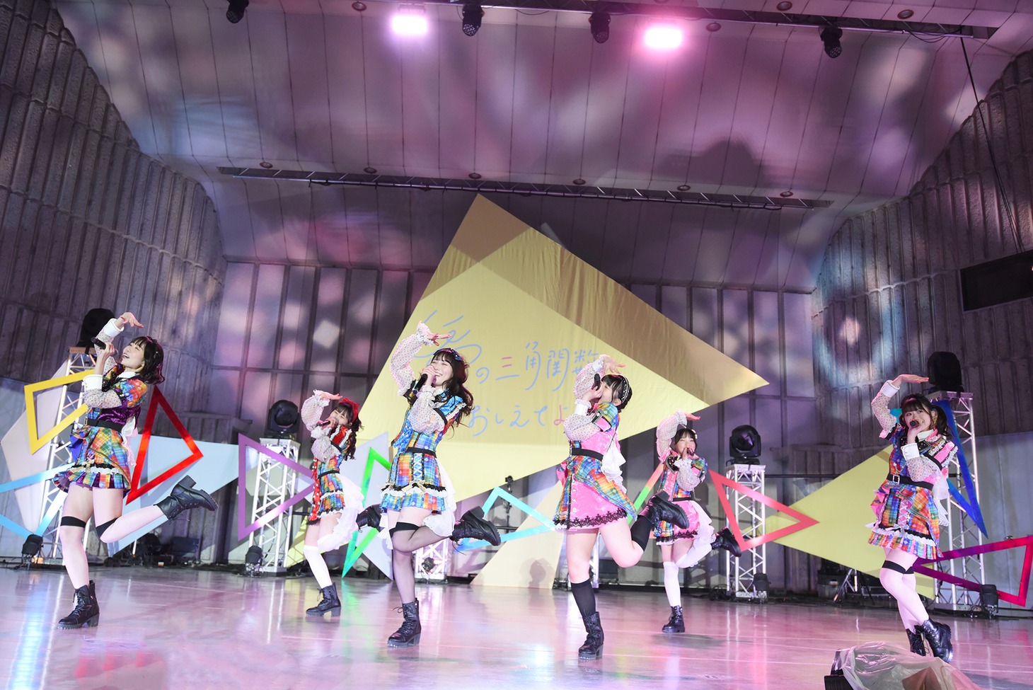 「虹のコンキスタドール ONE-MAN LIVE『愛の三角関数おしえてよ♡ in 日比谷野外音楽堂』」の様子。