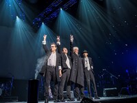 「SONGS スペシャル 安全地帯＆玉置浩二 ～ふるさとのメロディー～」より。（写真提供：NHK）