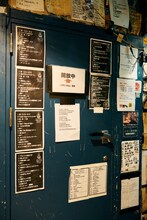 楽屋に貼られているニューロティカのセットリスト。