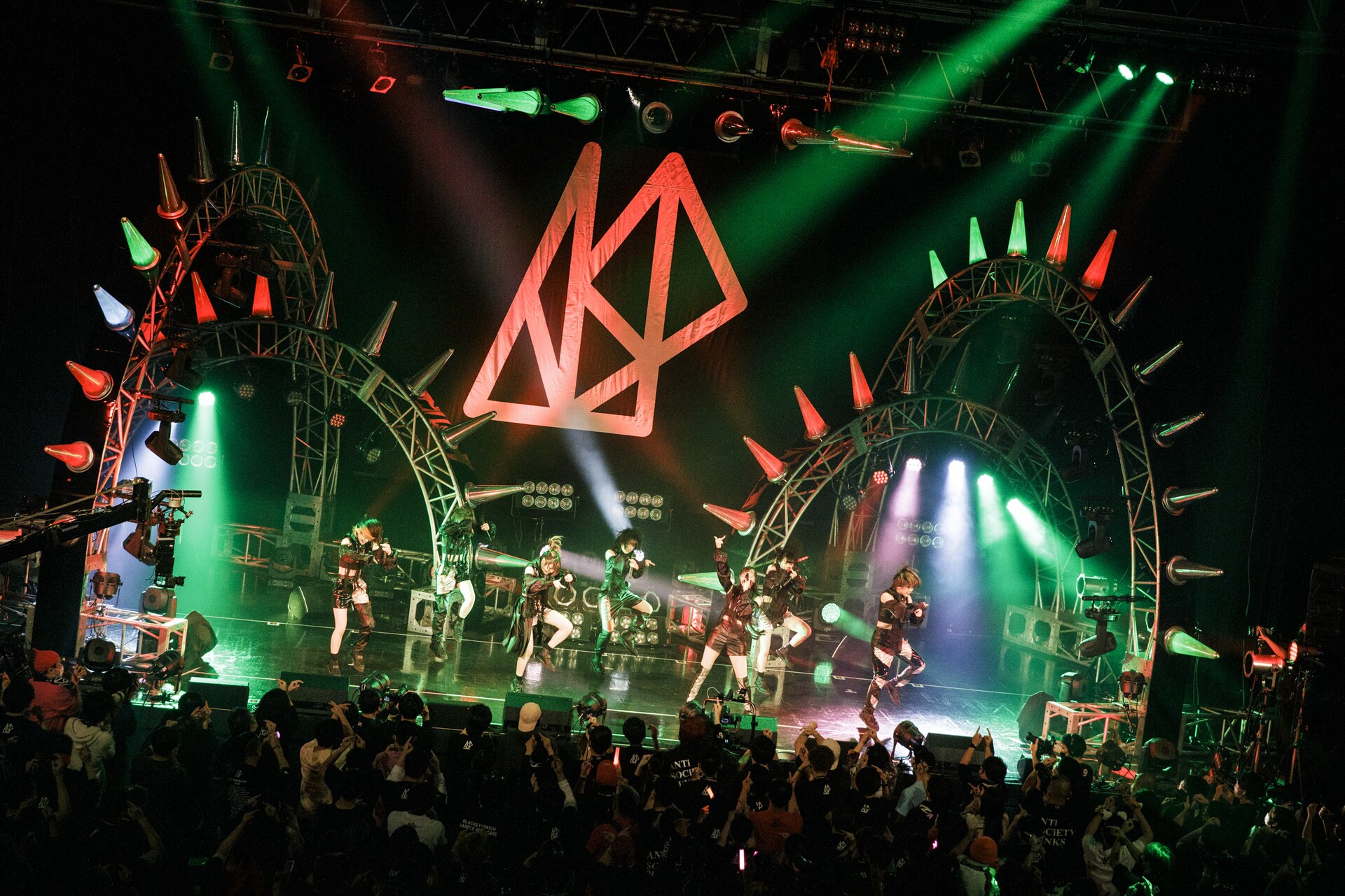 ASP「これが初期衝動ってやつなんですね！」26曲披露したしびれるZepp