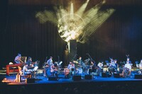 蓮沼執太フィル「消憶｜きおく｜Vanish, Memoria」の様子。（撮影：後藤武浩）