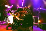 左からケンゴマツモト（G / THE NOVEMBERS）、有島コレスケ（B）。（Photo by 森好弘）