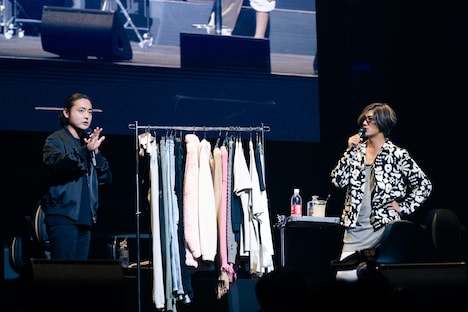 山田孝之と赤西仁。（撮影：田中聖太郎）