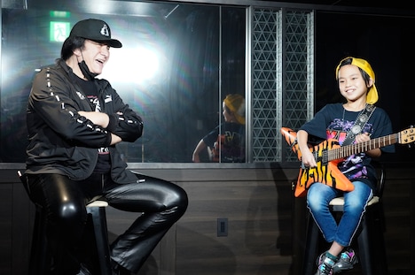 「YOSHIKI緊急出演！年間ミュージックアワード2022直前SP」より。(c)NTV