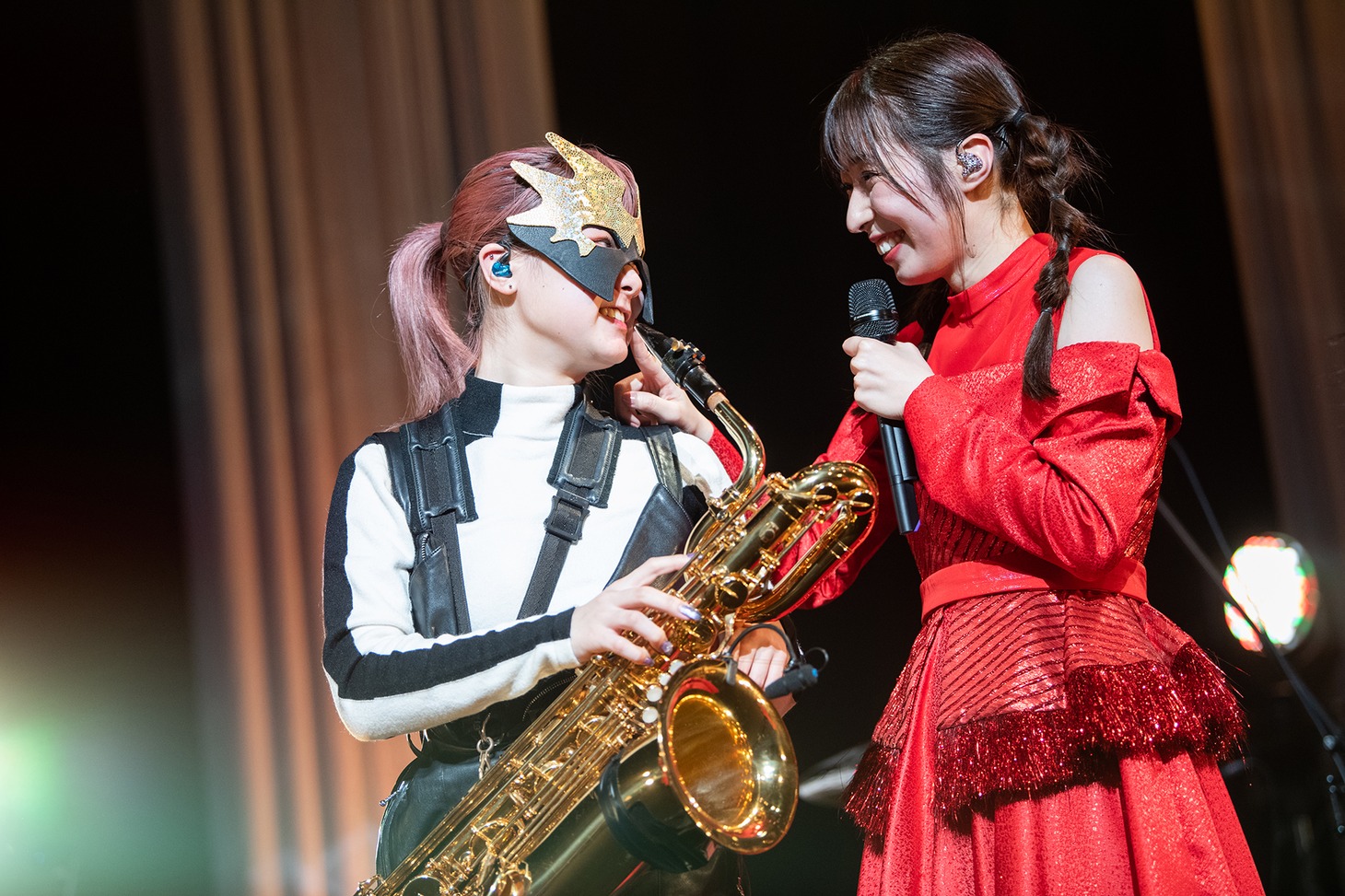 ブラス民と大黒柚姫。