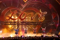 ももいろクローバーZ「ももいろクリスマス2022 LOVE」の様子。