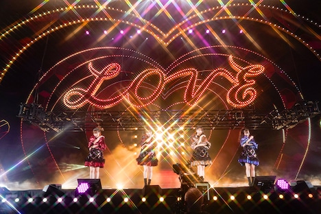 ももいろクローバーZ「ももいろクリスマス2022 LOVE」の様子。