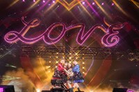 ももいろクローバーZ「ももいろクリスマス2022 LOVE」の様子。