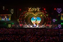 ももいろクローバーZ「ももいろクリスマス2022 LOVE」の様子。