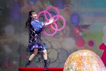 エイトリングを回す高城れに。